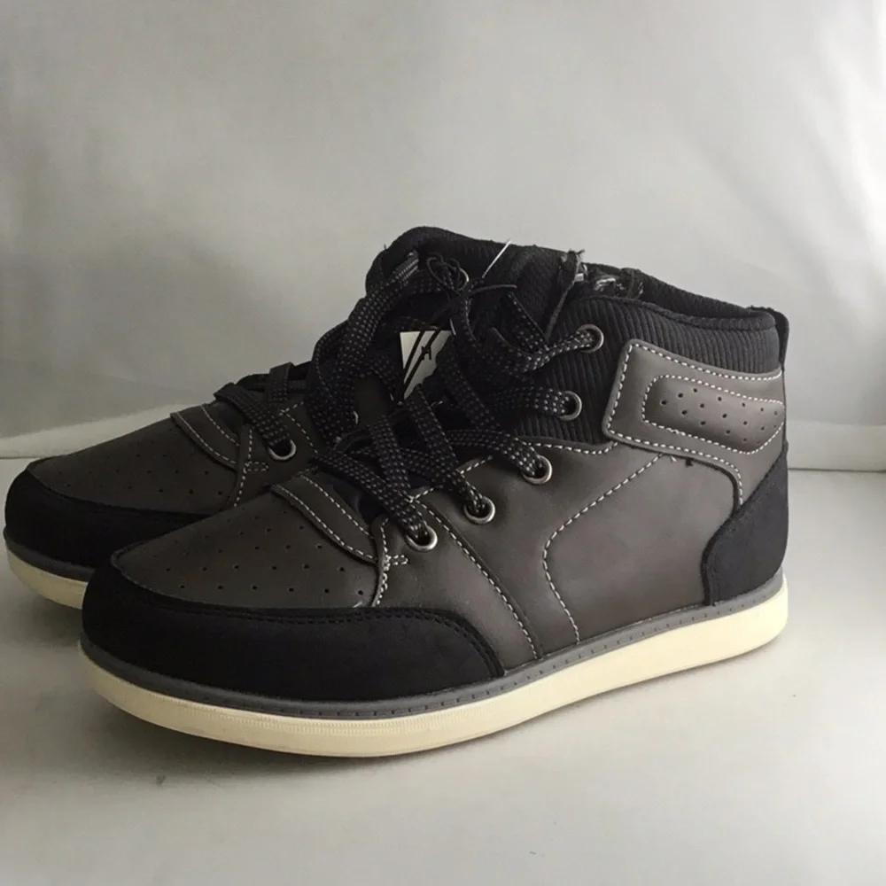 KIDS SHOES.